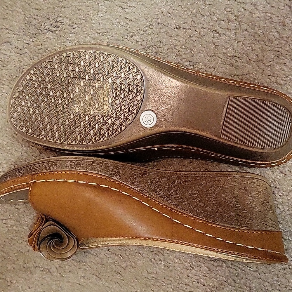 Adorable Shoes - Picture 5 of 6